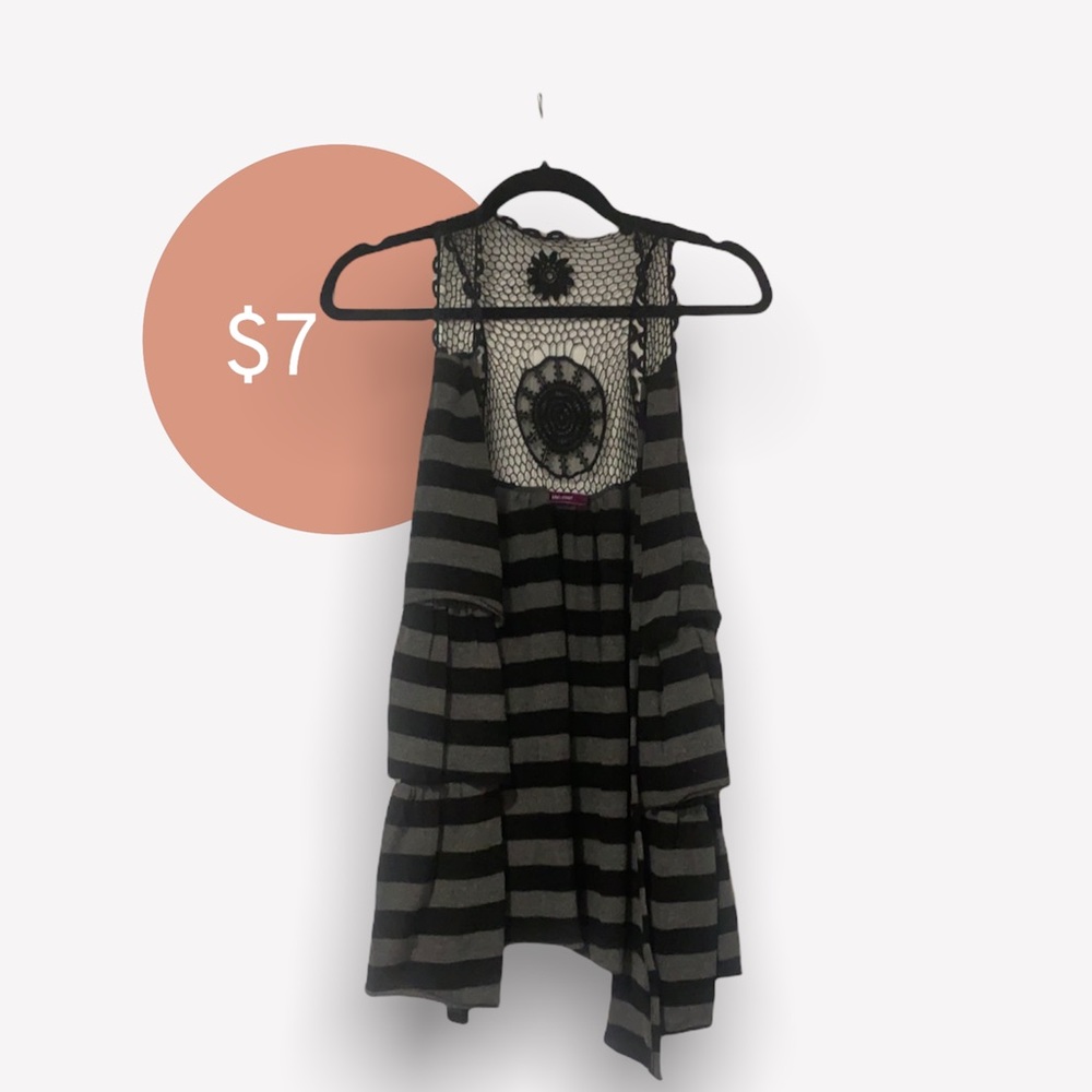 Size: Large Stripes Sleeveless Vest